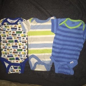 2 gerber onesies 1 koala baby 0-3 months